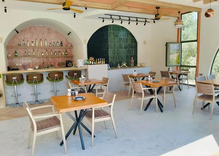 Lina Life 아파트 페티예